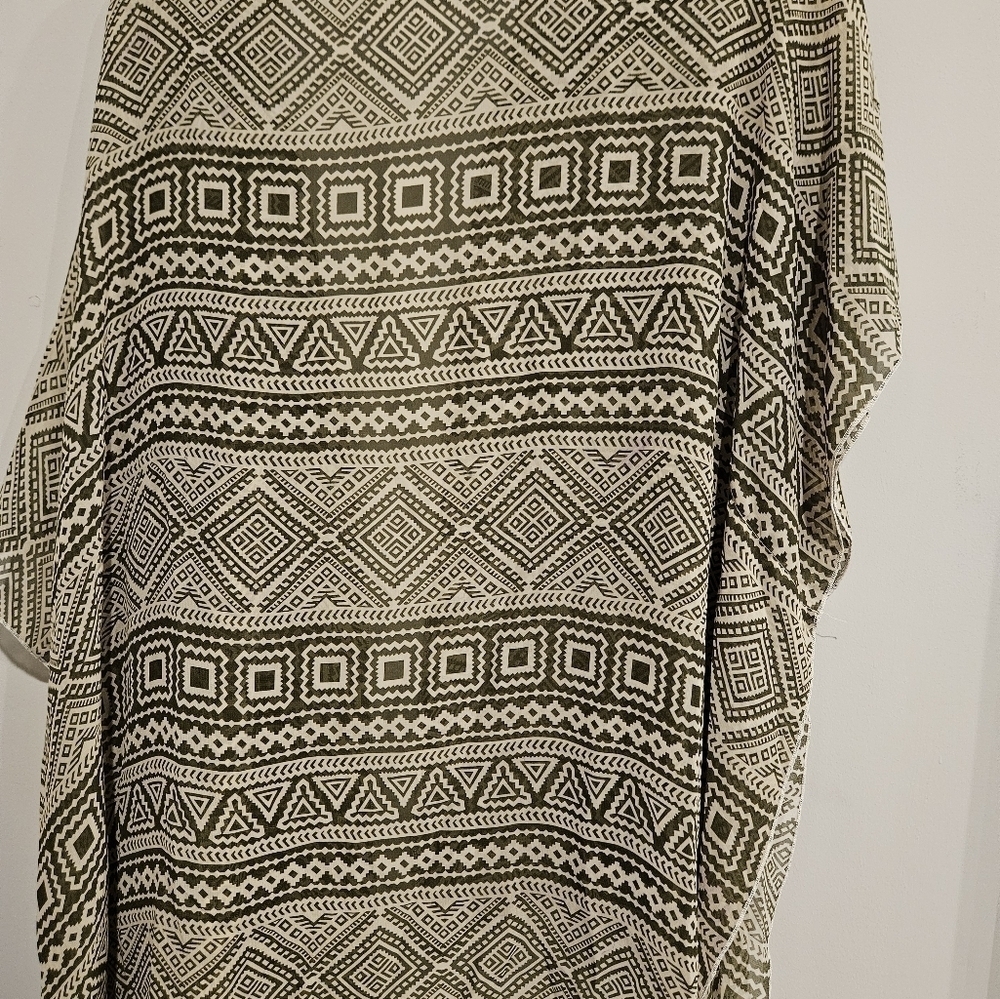 Green Aztec sheer open Front Lightweight Kimono Cover Up NWOT - Picture 2 of 9